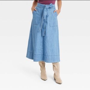 New with tags Universal Thread tie-front jean denim skirt, size 6